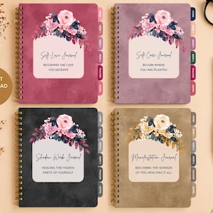 Könnte beinhalten: Vier spiralgebundene Notizbücher in Magenta, Mauve, Anthrazit und Beige, jeweils mit einer Blumenillustration und einem weißen Etikett mit Text. Die Notizbücher haben seitliche Registerkarten mit der Beschriftung Home, Week 1, Week 2, Week 3, Tracker und Notes.