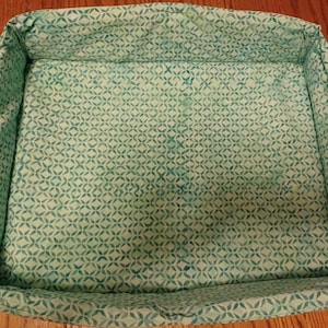The &quot;Box&quot; Bed for Pets, Reversable, Machine Washable, Aquamarine Batik