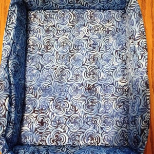 The &quot;Box&quot; Bed for Pets, Reversable, Machine Washable, Batik Blue Swirls
