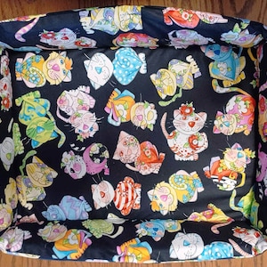 The &quot;Box&quot; Bed for Pets, Reversable, Machine Washable, Tossed Cats on Black
