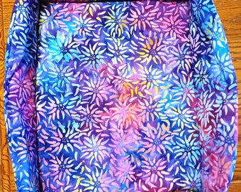 Il letto "Box" per animali domestici, reversibile, lavabile in lavatrice, Batik Sun Bursts