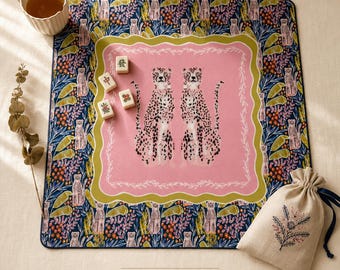 Tapete de Mahjong Jardín de Guepardos | Tapete de Mesa de Mahjong Americano | Tapete de Juego Leopardo Rosa | Tapete de Mahjong Safari Botánico | 2 Tamaños | Diseño Original