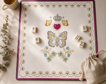 Tapete de juego Mahjong Imperial – Corona de mariposa y corazón color marfil | 2 tamaños | Cubre mesa de Mahjong | Tapete adorable