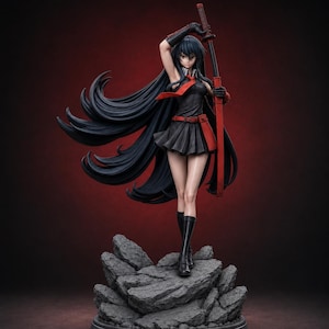 以下が含まれることがあります： 長い黒髪のキャラクターの精巧なアニメ風フィギュア。黒いノースリーブのトップス、プリーツスカート、赤いネクタイを着用している。長い赤い刀を手に持ち、質感のある灰色の岩でできた台座の上に立っている。