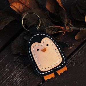 Portachiavi a forma di pinguino fatto a mano al 100% - Grazioso portachiavi a forma di animale - Ciondolo per borsa a forma di pinguino, Ornamenti da appendere all'auto, Bomboniere portafortuna