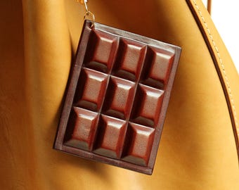 Llavero de chocolate de cuero hecho a mano: amuleto de la suerte