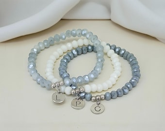 Pulsera personalizada con inicial de cuentas de cristal - Pulsera con dijes personalizados en oro o plata