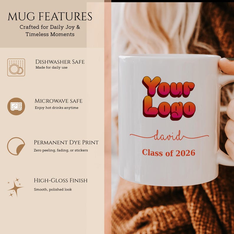 Puede incluir: Una taza de cer&aacute;mica blanca con acabado brillante que presenta el texto Your Logo en una fuente retro con degradado naranja y rojo, el nombre david en letra cursiva roja y el texto Class of 2026 en rojo. A la izquierda se listan caracter&iacute;sticas.