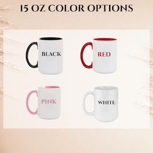 Puede incluir: Cuatro tazas de cer&aacute;mica de 444 ml dispuestas en cuadr&iacute;cula. La taza superior izquierda es blanca con asa e interior negros, etiquetada BLACK. La superior derecha es blanca con asa e interior rojos, etiquetada RED. La inferior izquierda es blanca con asa e interior rosas, etiquetada PINK. La inferior derecha es totalmente blanca, etiquetada WHITE.