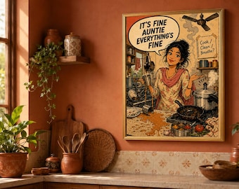 Może przedstawiać: Oprawiony wydruk artystyczny z ilustracją w stylu komiksowym przedstawiającą osobę w kuchni z tekstem IT'S FINE AUNTIE EVERYTHING'S FINE oraz Cook / Clean / Breathe? Scena ukazuje zagraconą kuchnię z garnkami i rozlanym jedzeniem.