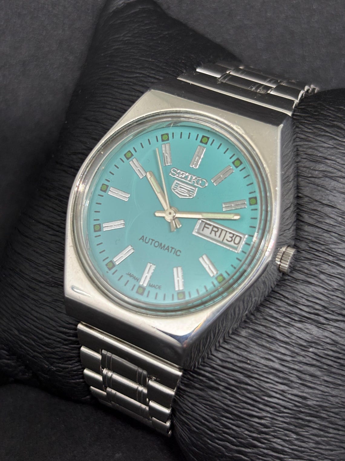 Vintage Refurbished Seiko 5 Automatic Day/Date Japanese Men's Wrist Watch, foto 3 di 5