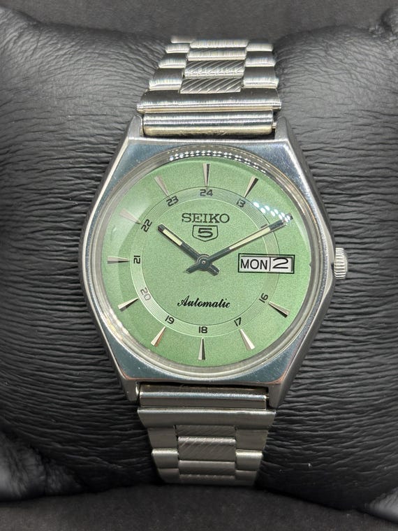 Vintage Refurbished Seiko 5 Automatic Day/Date Japanese Men's Wrist Watch