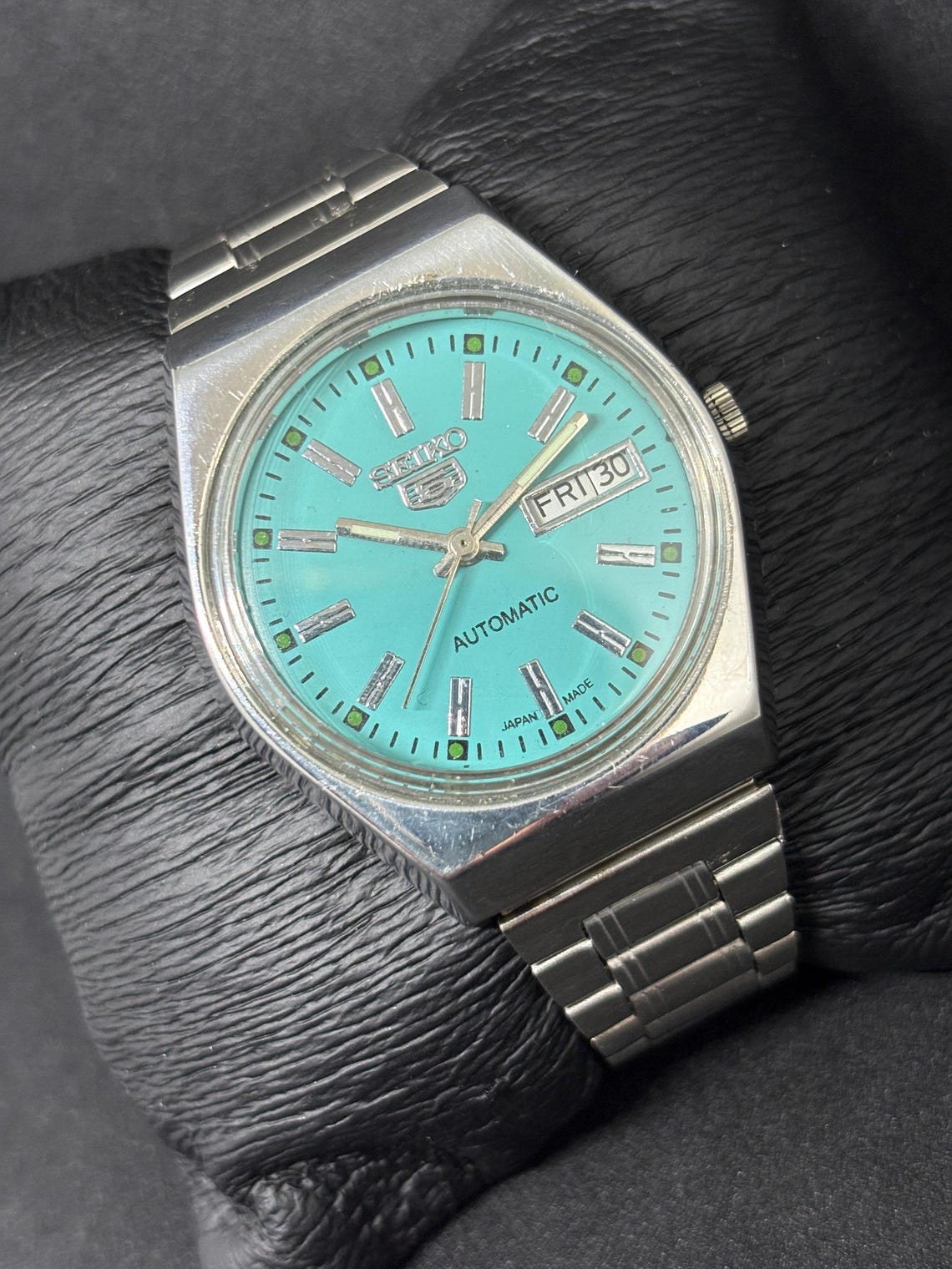 Vintage Refurbished Seiko 5 Automatic Day/Date Japanese Men's Wrist Watch, foto 1 di 5