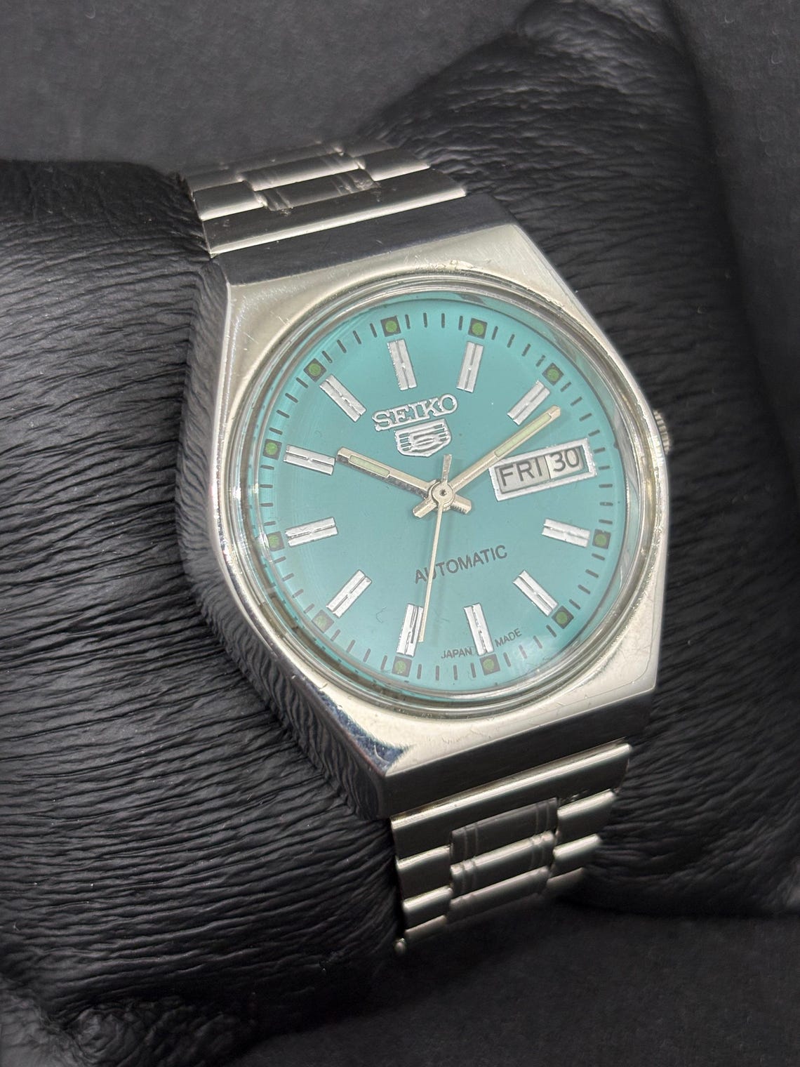 Vintage Refurbished Seiko 5 Automatic Day/Date Japanese Men's Wrist Watch, foto 4 di 5