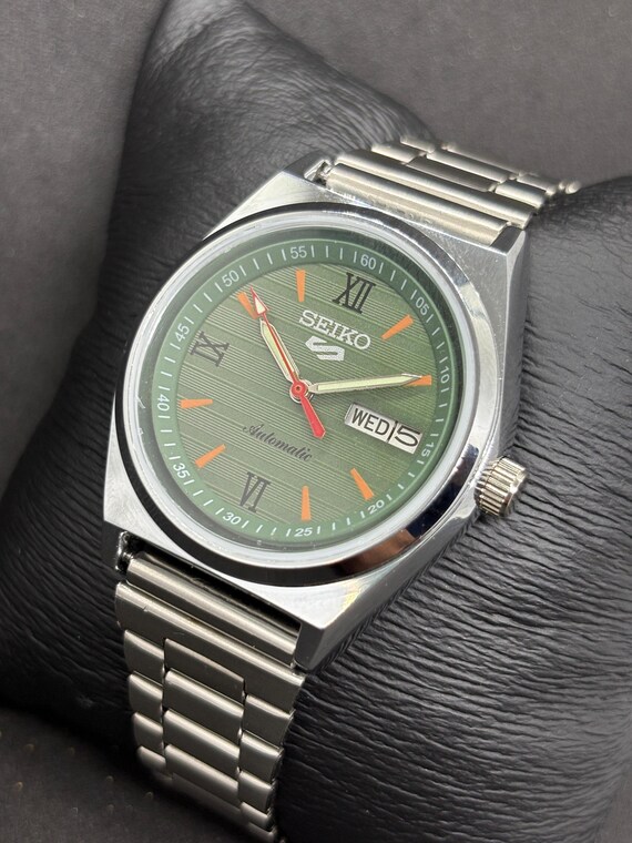 Vintage Refurbished Seiko 5 Automatic Day/Date Japanese Men's Wrist Watch