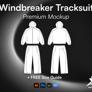 Op de afbeelding: Een witte lijntekening van een windbreaker-trainingspak met een jack met capuchon en een bijpassende broek, getoond in voor- en achteraanzicht. De tekst luidt Windbreaker Tracksuit Premium Mockup en + FREE Size Guide met software-iconen.
