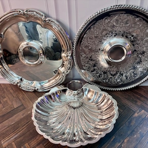 Bandeja de servir vintage de plata chapada / Galería floral, redonda repujada, plato con forma de concha