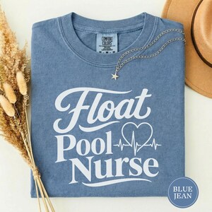 Camiseta para Enfermeira da Piscina Flutuante, Presente para Enfermeira da Piscina Flutuante, Camiseta para Enfermeira Registrada da Piscina Flutuante, Camiseta com Batimento Cardíaco de Enfermeira, Apreciação da Enfermagem, Camiseta para Enfermeira da Piscina Flutuante, Presente para Enfermeira
