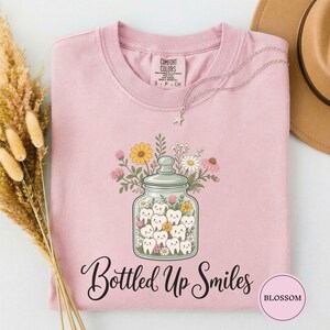 Camiseta "Sorrisos Engarrafados", Presente Fofo para Higienista Dental, Camiseta Divertida para Dentista, Camiseta para Assistente Dental, Presente para Higienista Dental, Camiseta Sorriso RDH