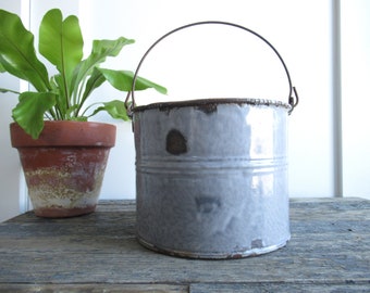 Vintage Gray Enamelware Pail with Handle, Graniteware Beer Bucket, Utensil Holder, Farmhouse Kitchen, Tablescape Supplies, Photo Prop