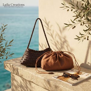 Puede incluir: Un bolso de hombro de cuero trenzado marrón oscuro con correa trenzada y un bolso tipo saco color canela con cordón y asas finas. Unas gafas de sol de montura oscura descansan sobre una revista. El texto Laila Creations es visible.