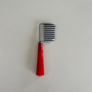 Vintage 30s Bakelite Vegetable Cutter