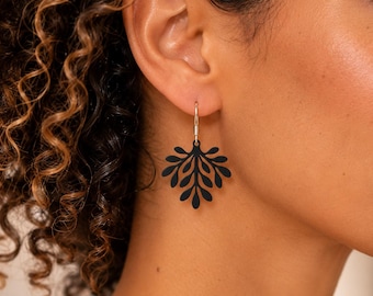 Willow Bloom oorbellen: lichtgewicht botanische statement oorbellen, sieraden met bladmotief, een natuurlijk cadeau voor haar.