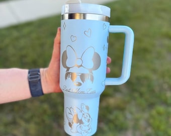 Vaso térmico de 1,2 litros con asa y diseño de ratón de dibujos animados, color azul pastel.