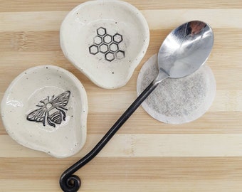 Bee and Comb Pinch Pot Spoonrest - Pottery | Ceramic