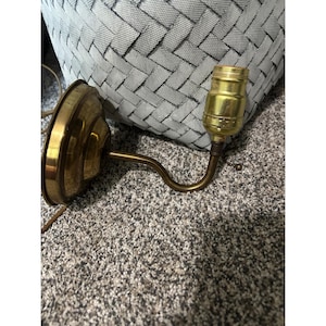 Aplique de pared vintage de latón con enchufe, lámpara GE con interruptor de cadena dorada