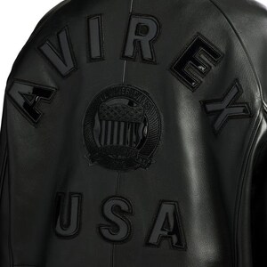 Amerikaans Avirex-bomberjack. Echt rundleer varsityjack, streetwear biker-bovenkleding afbeelding 3