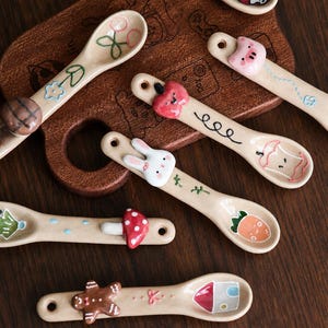 Handmålad keramisk sked, målerisk tesked med djurmatsdesign, 16 cm högbränd porslin, dessert, kaffesked, handgjord köksgåva