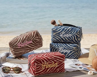 Nécessaire de maquiagem personalizada com estampa de zebra, bolsa de cosméticos bordada à mão, presente para madrinhas, nécessaire de viagem, estojo de maquiagem com monograma para mulheres.