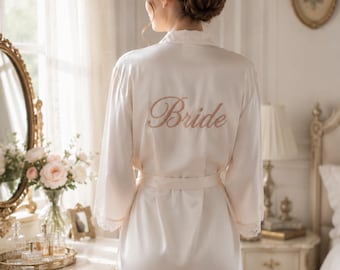 Gepersonaliseerde satijnen badjas voor bruid | Op maat geborduurd gewaad | Cadeaugewaad bruidsmeisje | Bruidsjurk Voorbereiding | Pyjama met naamborduursel