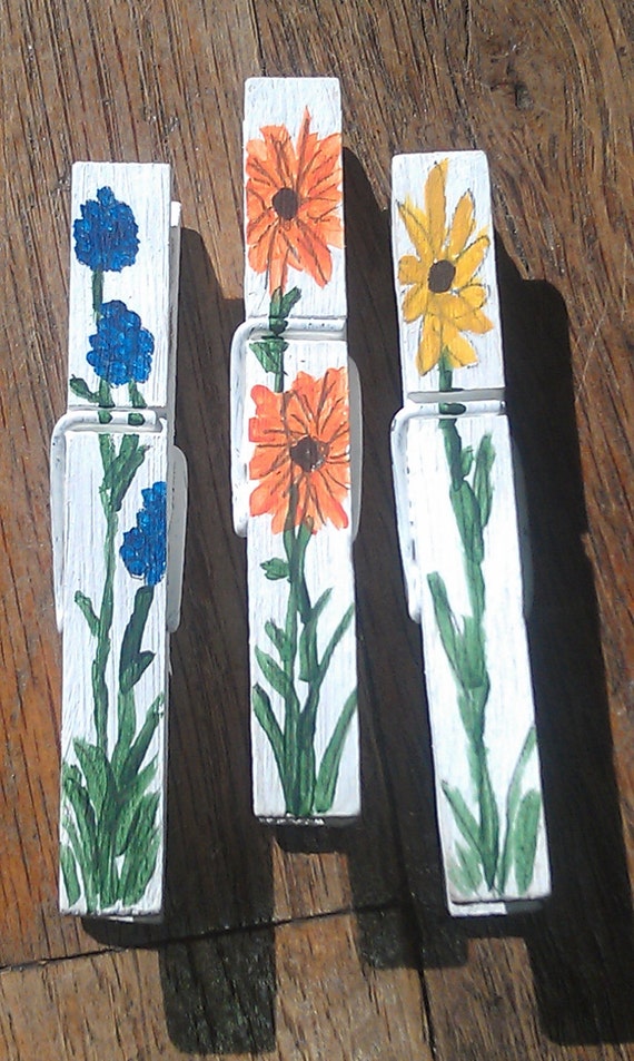 Items similar to Spring Bloom Clothes Pin Set on Etsy