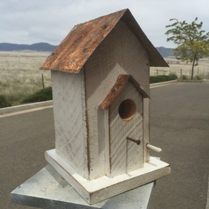 Primitive Bird house, Antique style bird house, Functional Bird House, Tin Roof ,Wooden Bird House, Bird house, Barn birdhouse