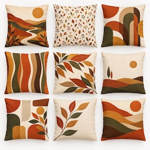 Pode incluir: Um conjunto de nove almofadas quadradas com vários designs inspirados no outono. Os padrões incluem paisagens abstratas com colinas e sóis, estampas botânicas com folhas e bagas, e formas geométricas em tons de laranja, castanho e verde.