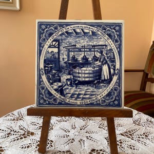 Azulejo de cerámica azul de Delft vintage, placa decorativa de pared con escena de elaboración de queso holandés, 15 cm.