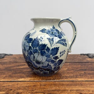 Jarrón de cerámica vintage azul Delft con diseño floral, jarra grande de cerámica holandesa.
