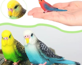 Miniaturowe figurki papużek falistych – realistyczne modele papug, żółte, zielone, niebieskie ptaki z żywicy