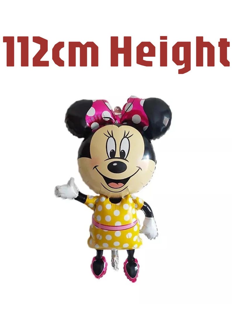 Może przedstawiać: Balon foliowy w kształcie Myszki Minnie, przedstawiający ż&oacute;łtą sukienkę w białe kropki, r&oacute;żową kokardę w białe kropki oraz białe rękawiczki. Balon posiada nadruk 112cm Height. Postać ma czarne uszy, beżową twarz i uśmiech.