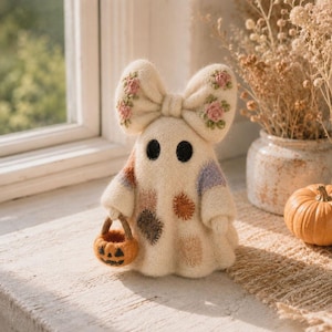 Vintage Patchwork Ghost Wool Decor, needle felting halloween, Patchwork Ghost Figurine, Autumn Tiered Tray Display, Cute Halloween Gift