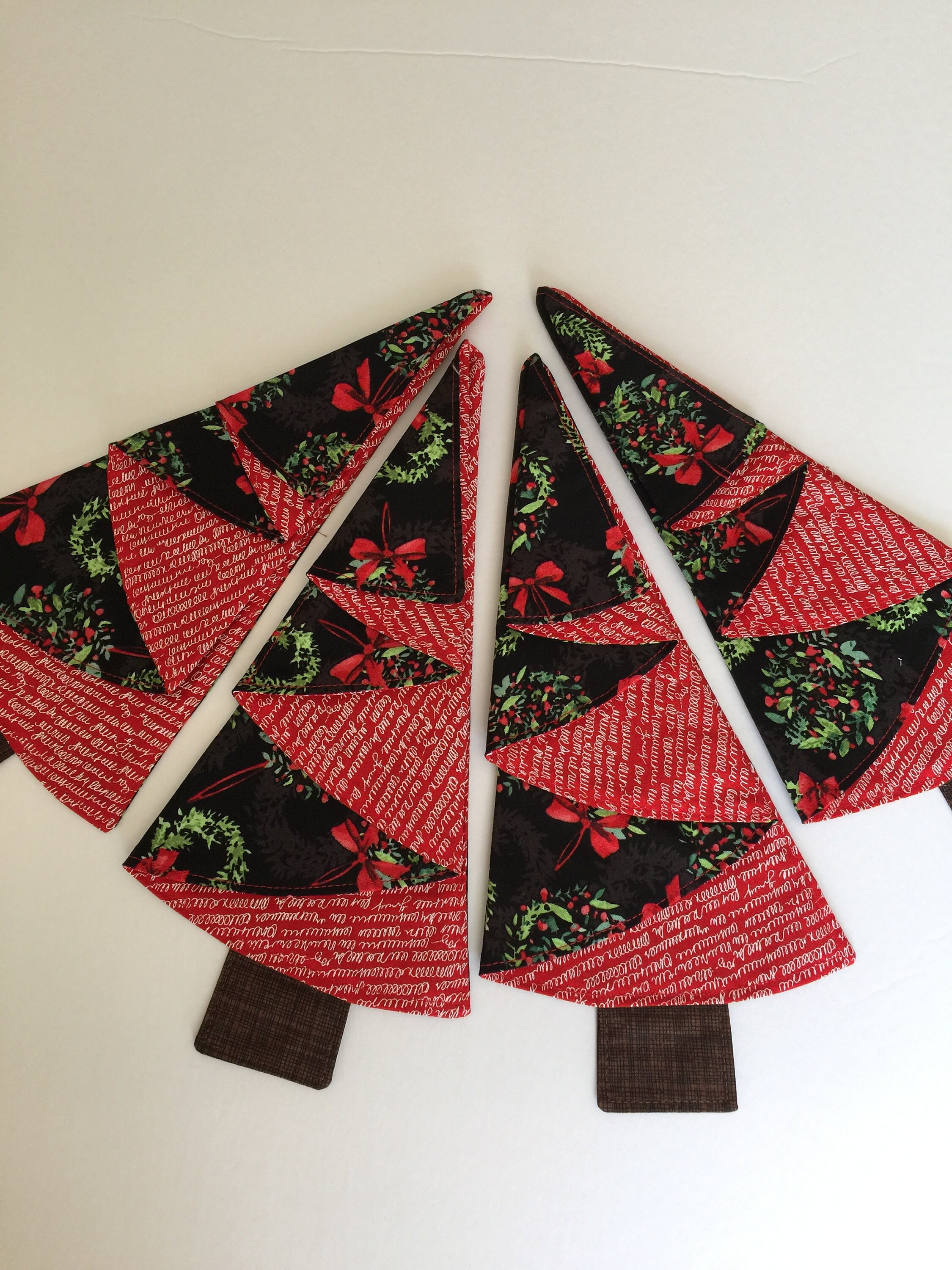 Christmas Tags Reversible Cloth Napkins/Set of 4 Christmas Tags Reversible Cloth Napkins/Set of 4