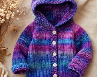 Baby Cardigan mit Kapuze, Strickmuster, Regenbogen Farbverlauf Pullover, Top Down Raglan (PDF Download)
