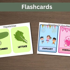 Könnte beinhalten: Zwei Lernkarten mit Illustrationen und Text. Eine Karte zeigt eine grüne Gurke und Salat mit den Beschriftungen "Vegetables", "CUCUMBER" und "LETTUCE". Die andere Karte zeigt "Months Of The Year" mit den Beschriftungen "JANUARY" und "FEBRUARY".