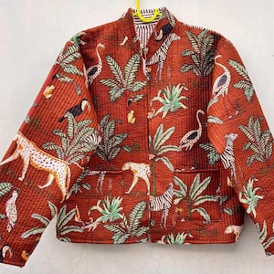 Giacca safari in cotone trapuntato fatta a mano, cappotto reversibile stile boho con motivo animali della giungla.