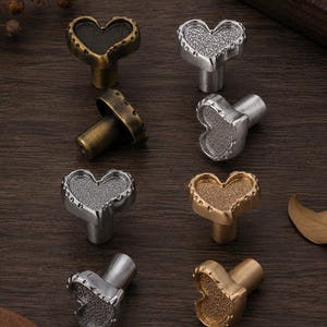 Textured Heart Cabinet Knob, Zinc Alloy French Style Drawer Pull, Single Hole Handle
