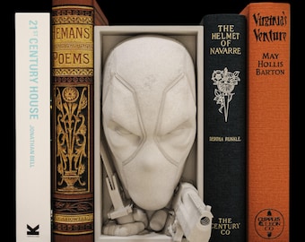 Deadpool-Inspired 3D-Printed Book Nook