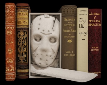 Friday the 13th Jason Voorhees-Inspired 3D-Printed Book Nook