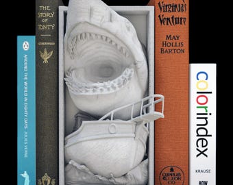 Jaws-Inspired 3D-Printed Book Nook